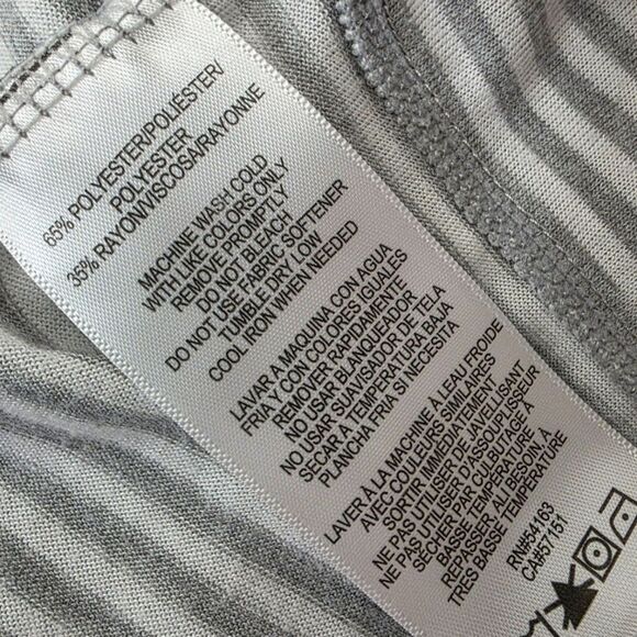 Calvin Klein Cowl Neck Lightweight Active Top Size Medium - Picture 9 of 9